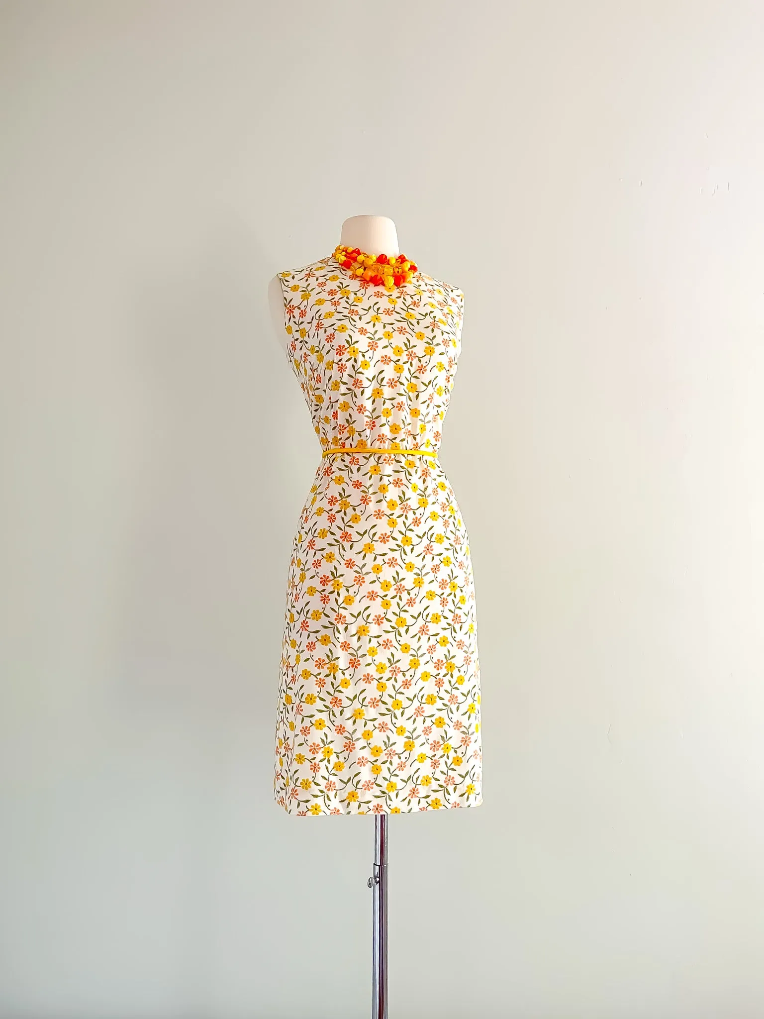 1960's Sunshine Daisy Shift Dress by Career Casuals/ Sz M