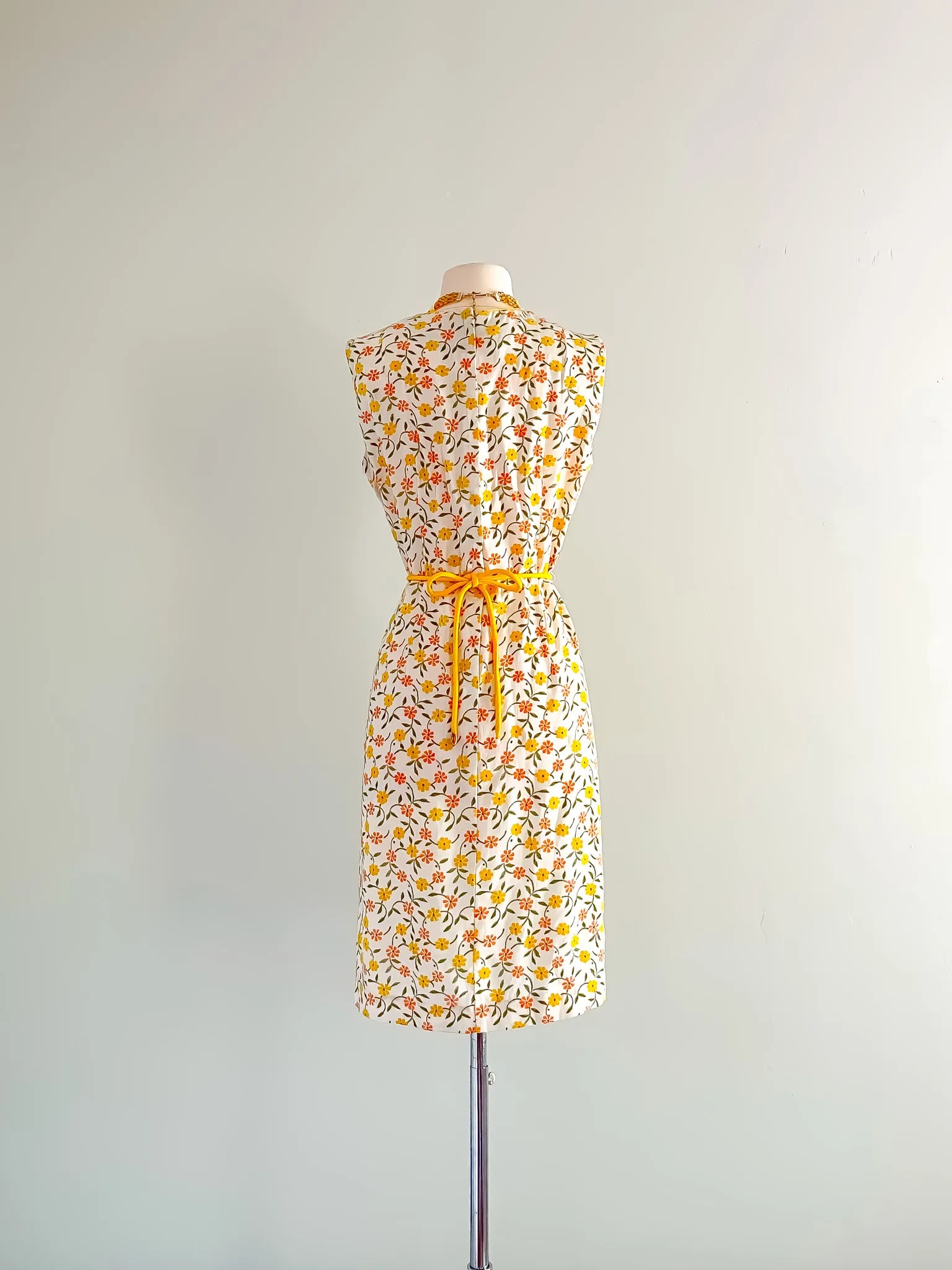 1960's Sunshine Daisy Shift Dress by Career Casuals/ Sz M