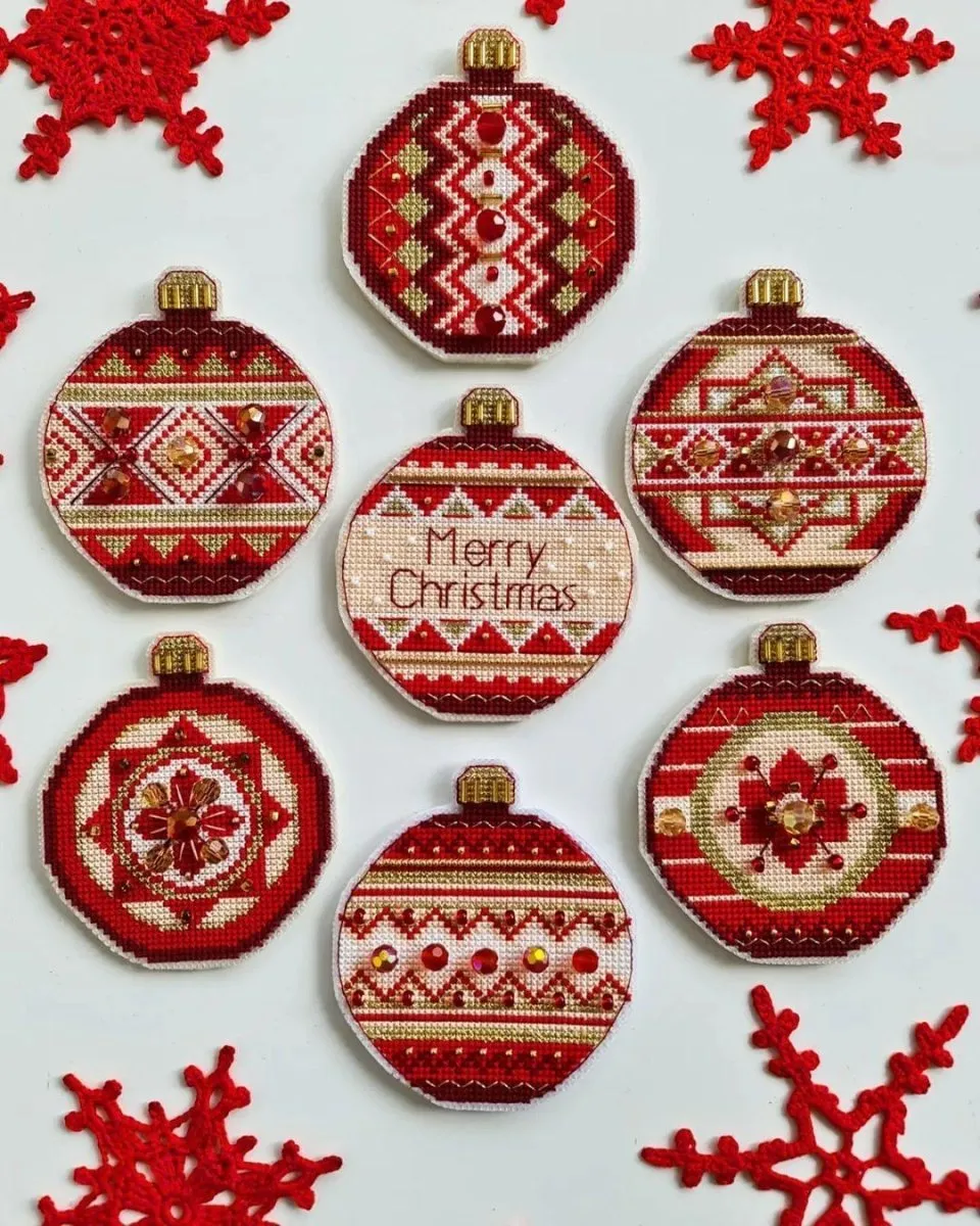 CHRISTMAS BALL TOY Cross Stitch Kit, 14 count plastic canvas, size 9 x 10 cm, CRYSTAL ART (T-12)