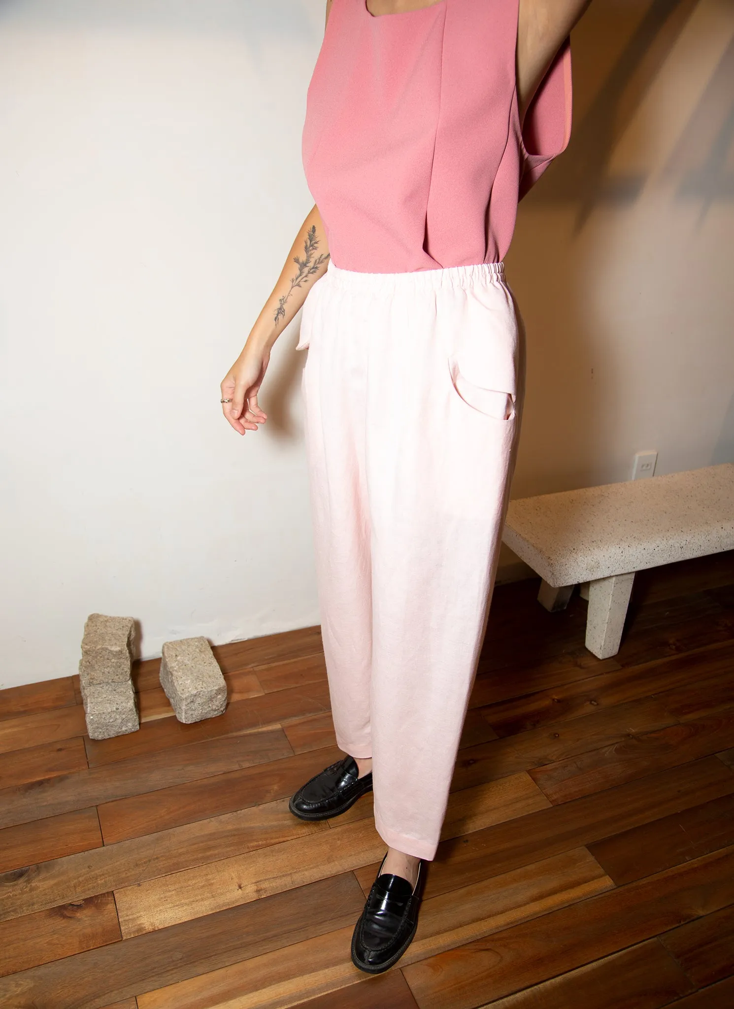 Ease Tapered Linen Pocket Pant (Unisex) in Light Pink